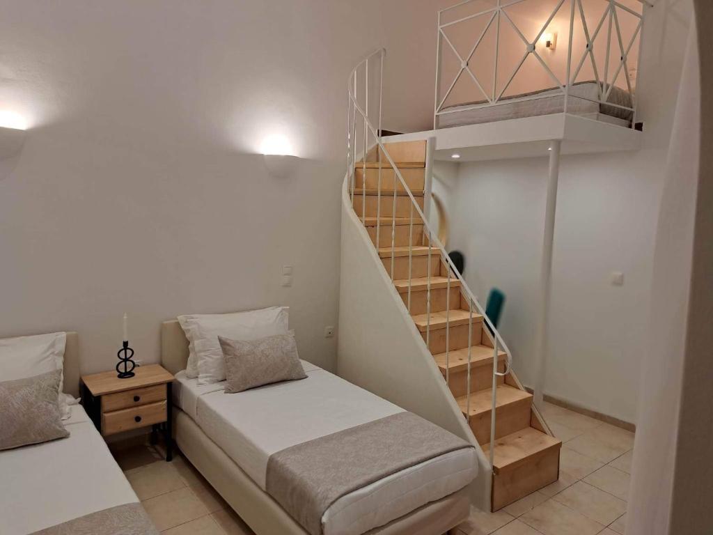 Postel nebo postele na pokoji v ubytování Amerisa Suites & Villa