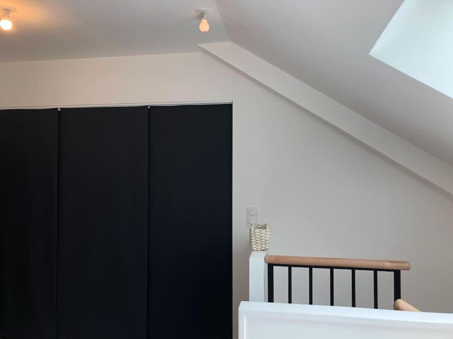 Łóżko lub łóżka w pokoju w obiekcie La maison d’à côté