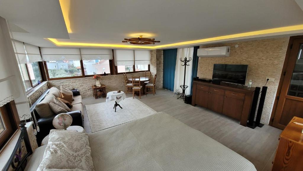 Flat with Garden and Balcony in Seferihisar - Housity
