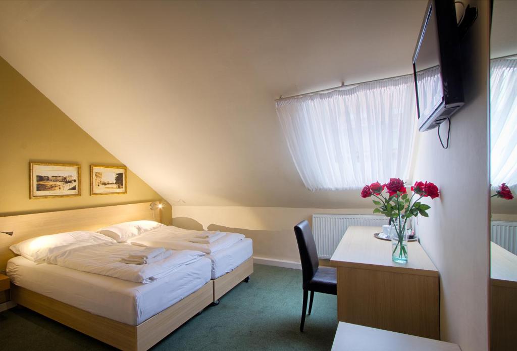 Postel nebo postele na pokoji v ubytování Hotel Taurus