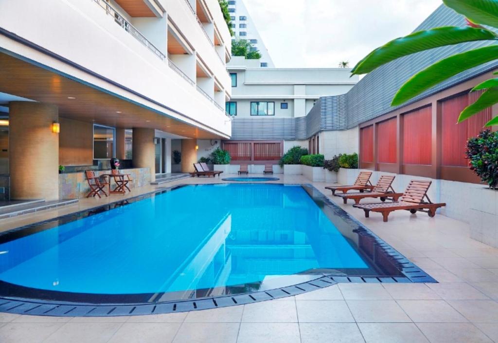 a swimming pool in the middle of a building at The Mercer Sukhumvit 4 in Bangkok