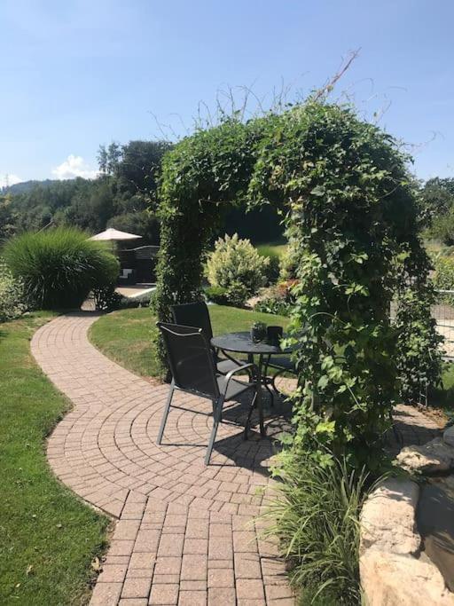 Zahrada ubytování Appartement mit Alpensicht, beheiztem Pool, Garten