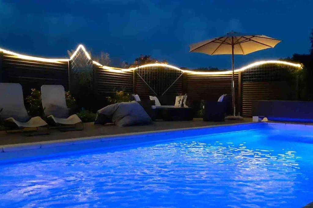 Bazén v ubytování Appartement mit Alpensicht, beheiztem Pool, Garten nebo v jeho okolí