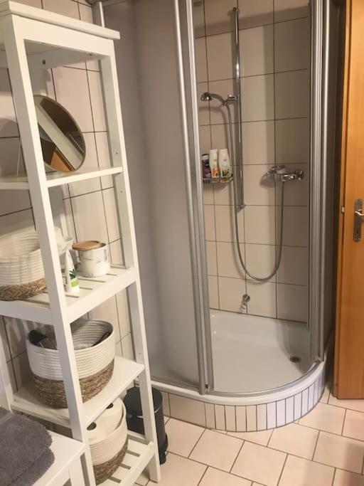 Koupelna v ubytování Appartement mit Alpensicht, beheiztem Pool, Garten