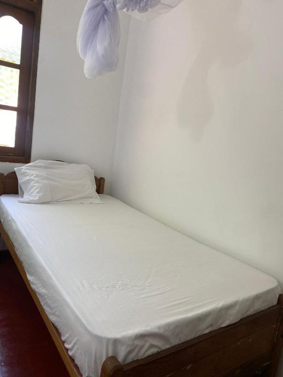 Postel nebo postele na pokoji v ubytování Guruge villa