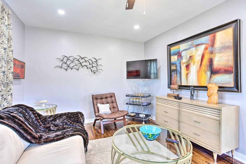 OKC Home about 4 Mi to Downtown Pet Friendly!, Oklahoma City