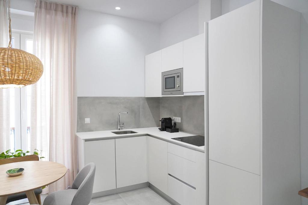 Kuchyňa alebo kuchynka v ubytovaní CASA DE LA VEGA SUITES