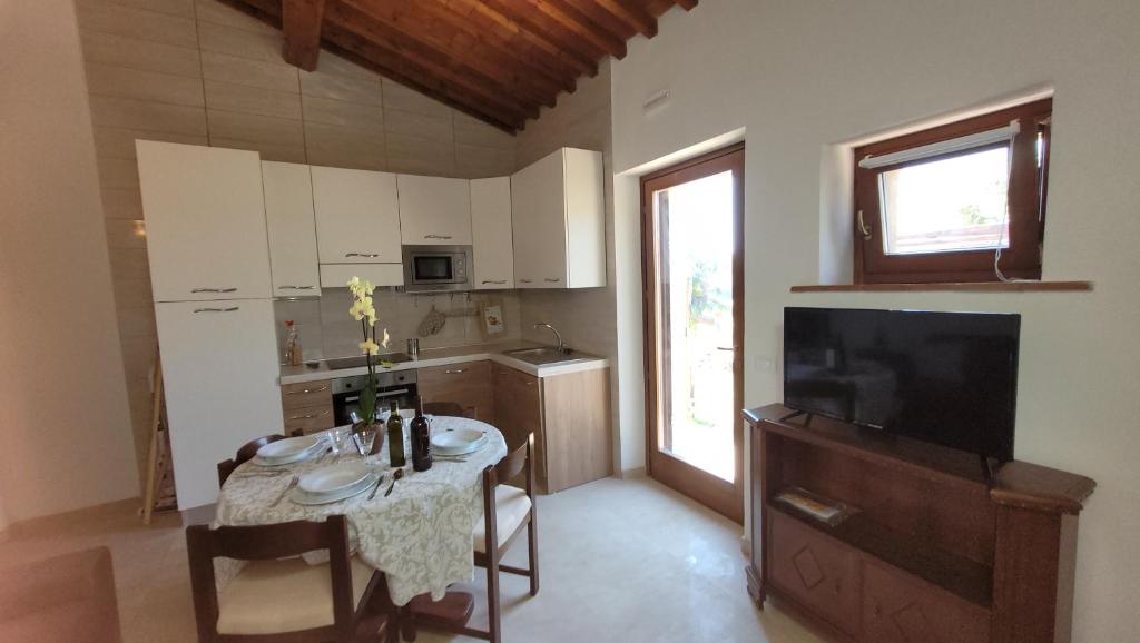 Kuchyňa alebo kuchynka v ubytovaní Agriturismo Poggio la Lodola