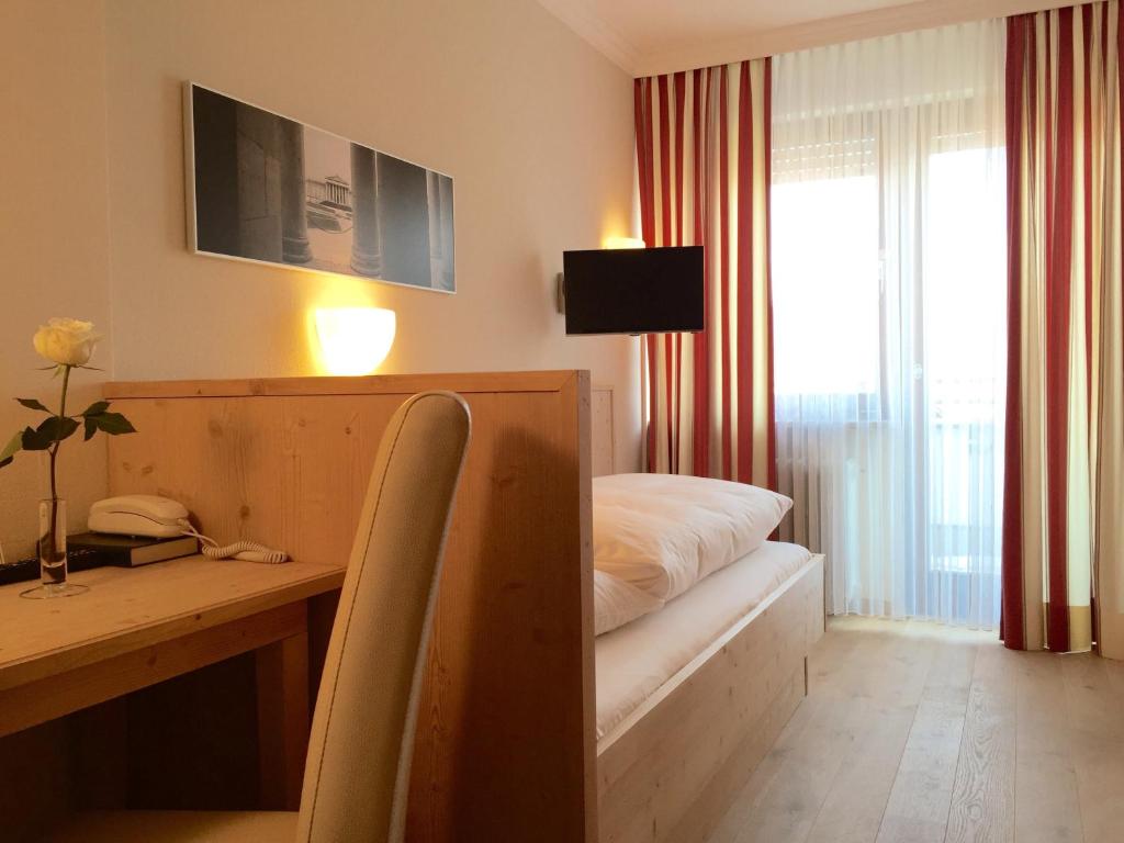 Postel nebo postele na pokoji v ubytování Hotel Sollner Hof