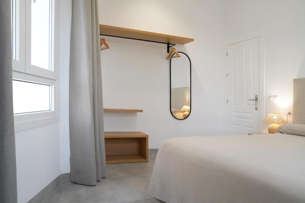 Posteľ alebo postele v izbe v ubytovaní CASA DE LA VEGA SUITES