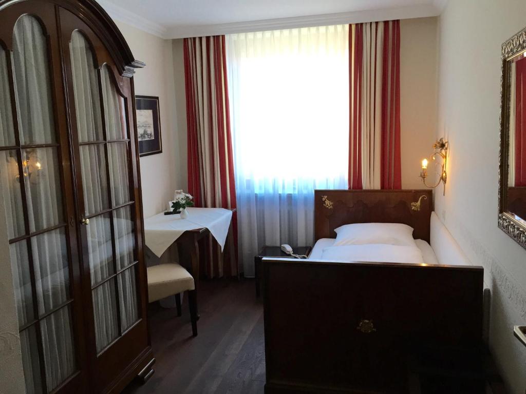 Postel nebo postele na pokoji v ubytování Hotel Sollner Hof