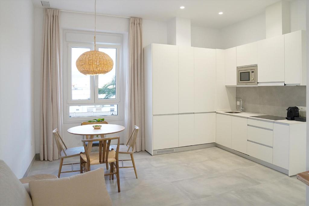 Kuchyňa alebo kuchynka v ubytovaní CASA DE LA VEGA SUITES