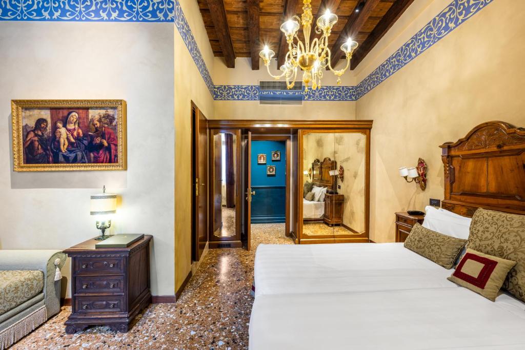 Postel nebo postele na pokoji v ubytování Hotel Palazzo Priuli