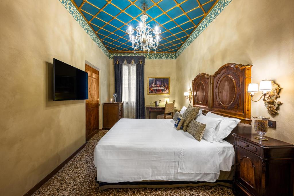 Postel nebo postele na pokoji v ubytování Hotel Palazzo Priuli