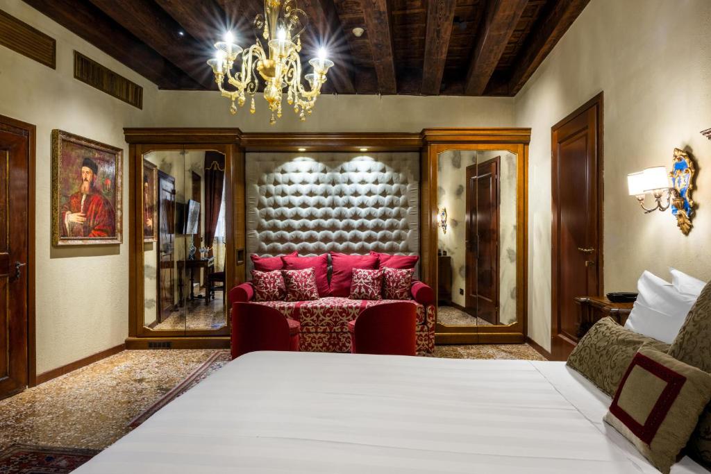 Postel nebo postele na pokoji v ubytování Hotel Palazzo Priuli