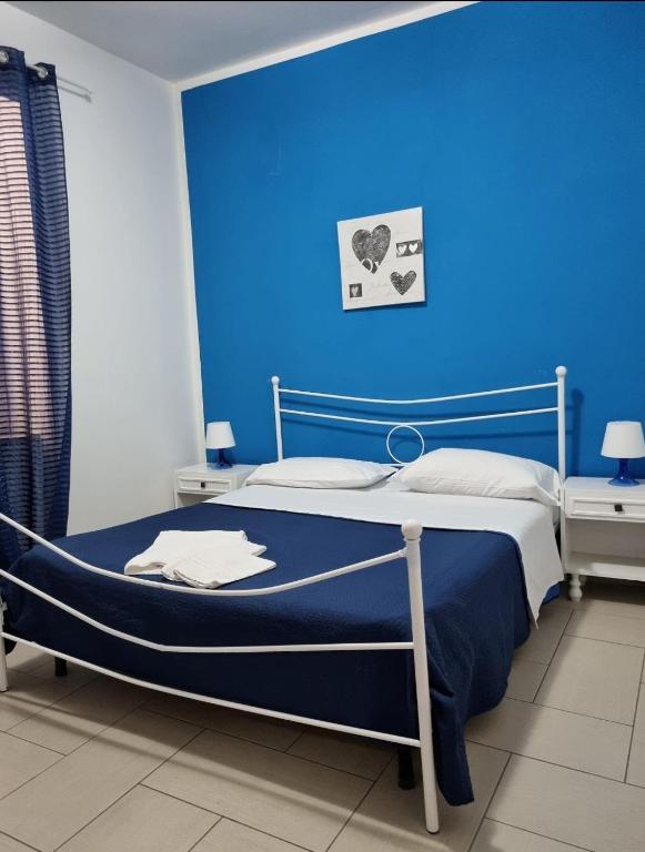 A bed or beds in a room at Terrazza del Santo 2,0 - La Terrazza nel cuore di Napoli