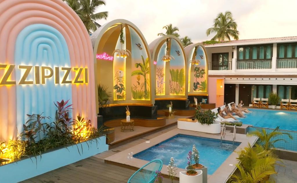 d'un hôtel avec piscine dans l'établissement Estrela Do Mar Beach Resort - A Beach Property, à Calangute
