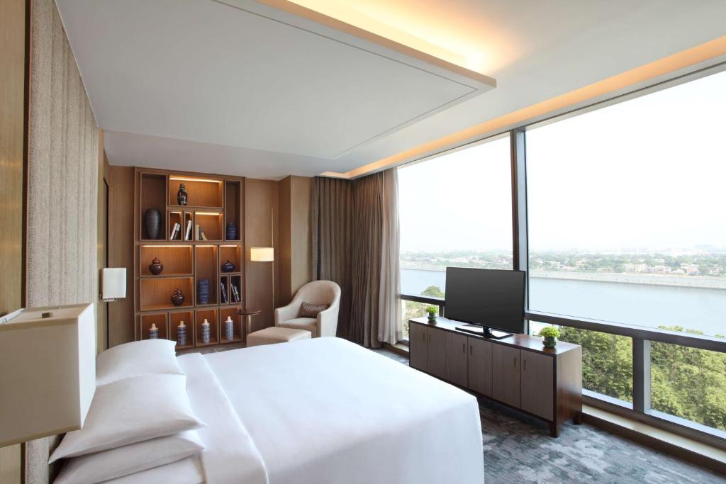 Postel nebo postele na pokoji v ubytování Hyatt Regency Ahmedabad