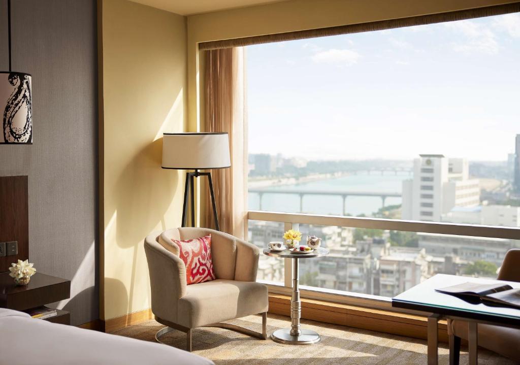 Postel nebo postele na pokoji v ubytování Hyatt Regency Ahmedabad