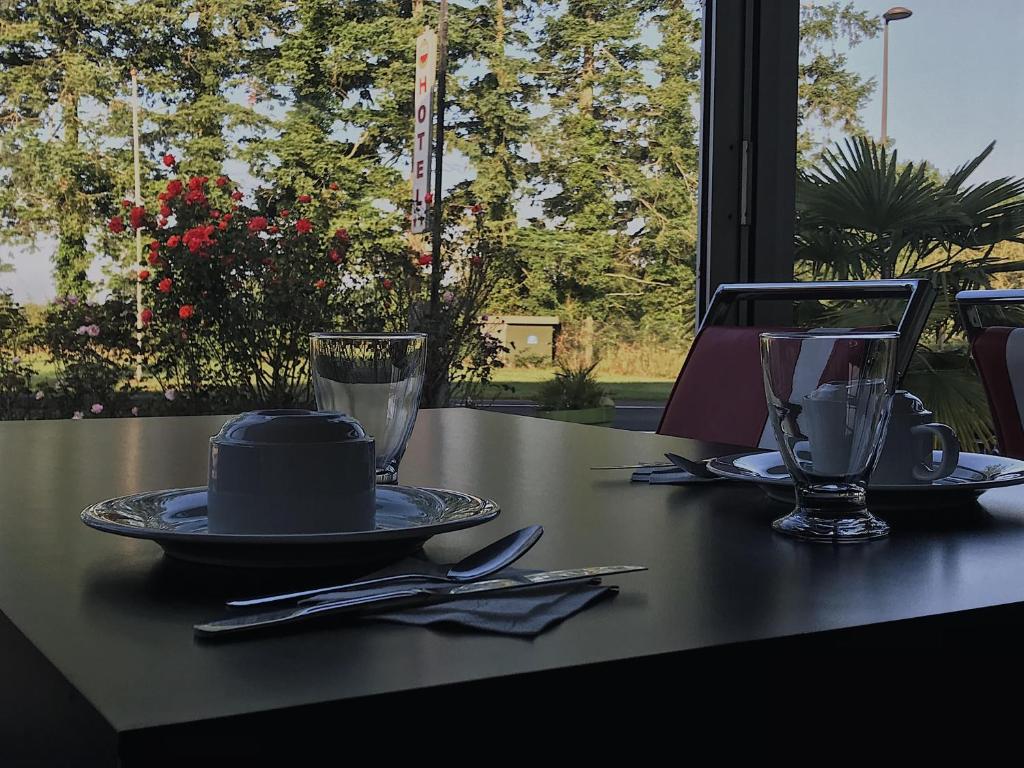 Fotografie z fotogalerie ubytování Contact Hotel Les Montois v destinaci Céaux