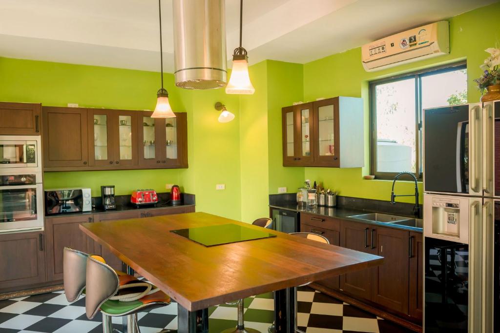 Kuchyň nebo kuchyňský kout v ubytování Nakara Villas & Glamping Udon Thani
