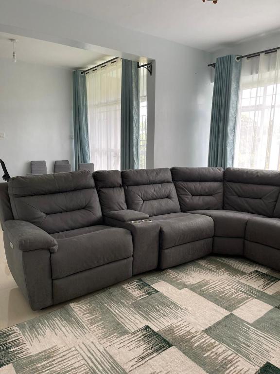 Posezení v ubytování Zoe Homes 1br and 2br Apartment Greypoint 406