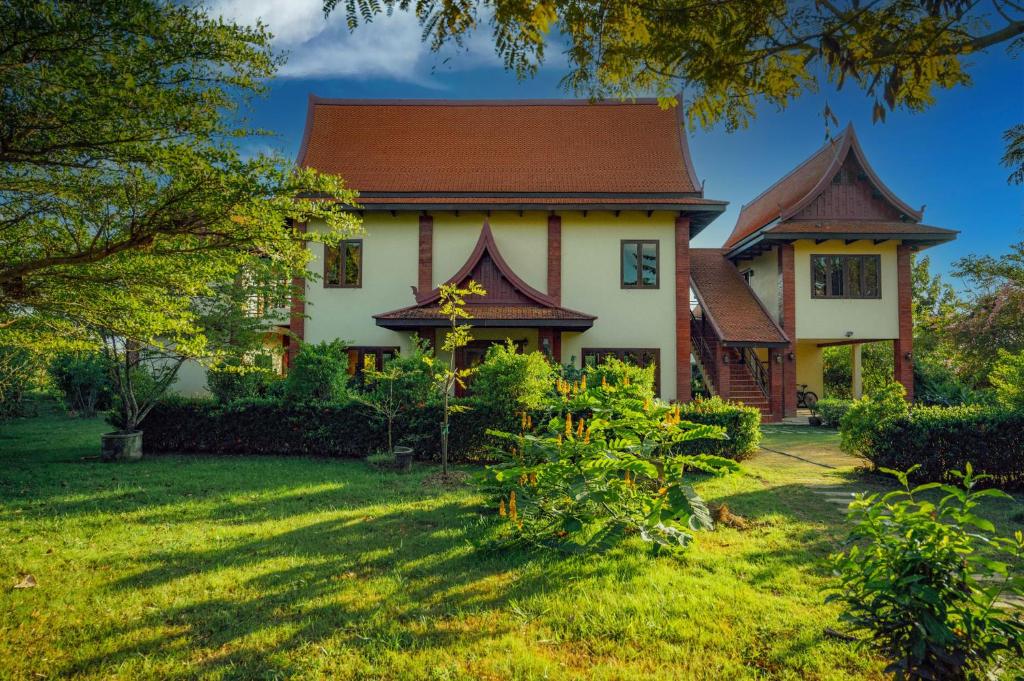 Zahrada ubytování Nakara Villas & Glamping Udon Thani