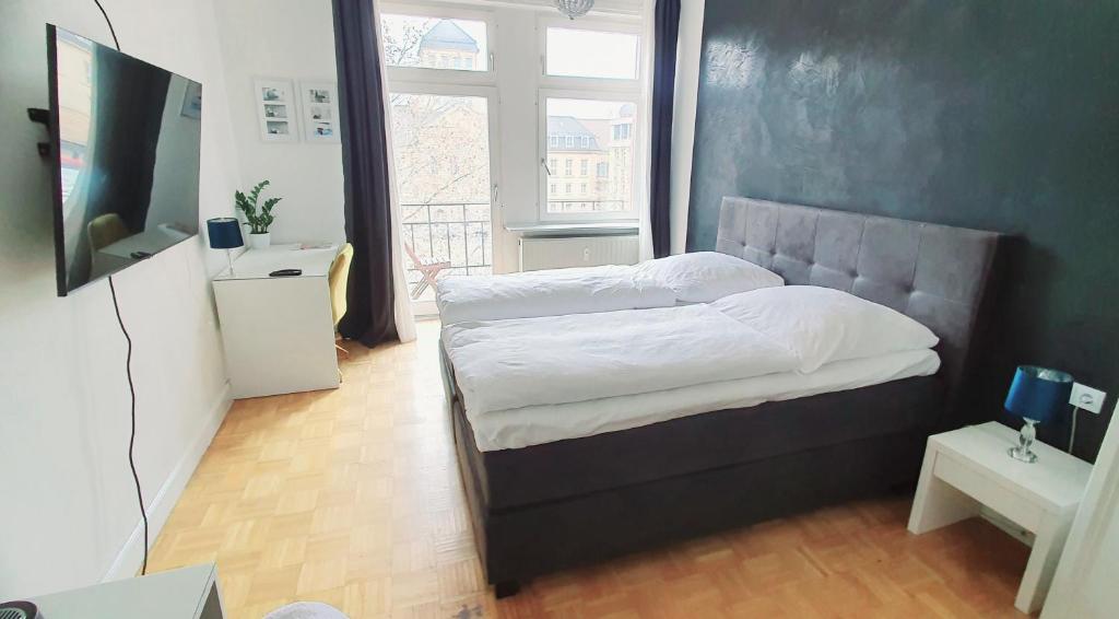 sonniges Zimmer mit Balkon im Herzen Mannheims - Deluxe Double Room With Balcony