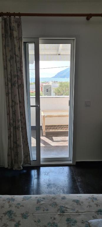 Balkón alebo terasa v ubytovaní VILLA IRAKLITSA SEA VIEW