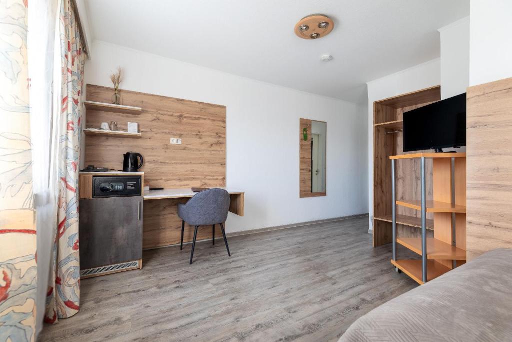 Kuchyň nebo kuchyňský kout v ubytování Hotel am Ludwigsplatz