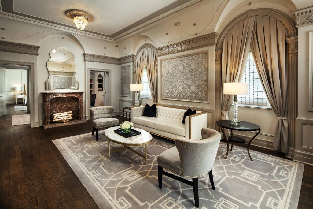 Posezení v ubytování The St. Anthony, a Luxury Collection Hotel, San Antonio