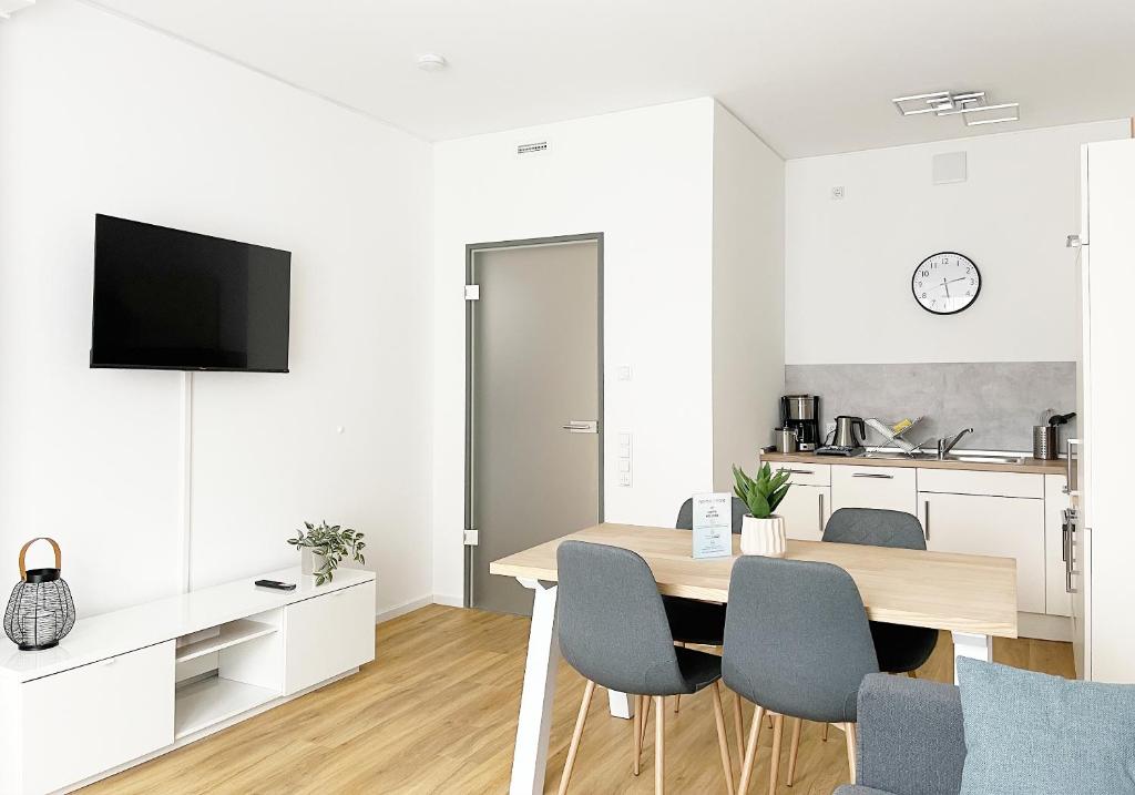Moderne Apartments im Herzen der Stadt I private Tiefgarage mit Ladesäulen I home2share - Deluxe One-bedroom Apartment
