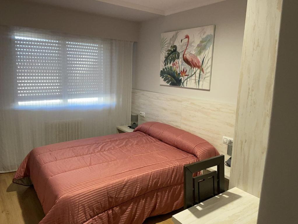 Posteľ alebo postele v izbe v ubytovaní HOSTAL CID