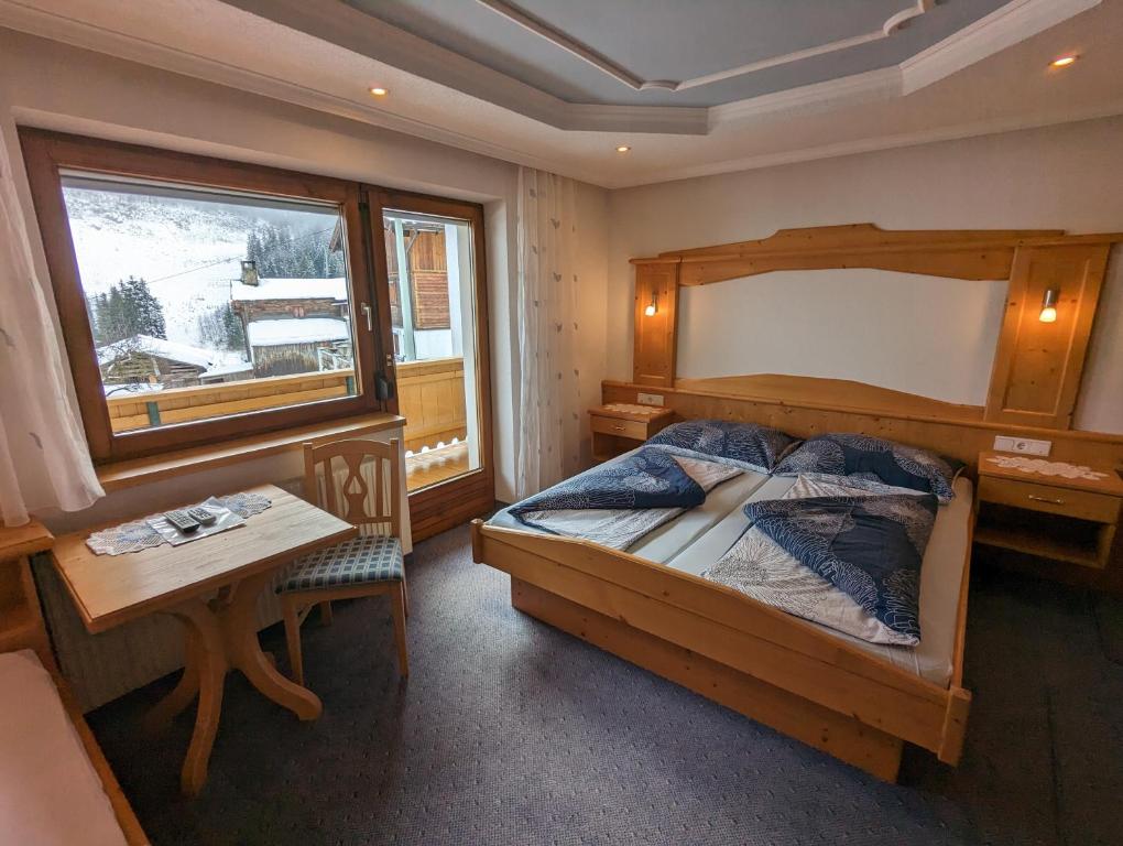 A bed or beds in a room at Apartment Fatlar