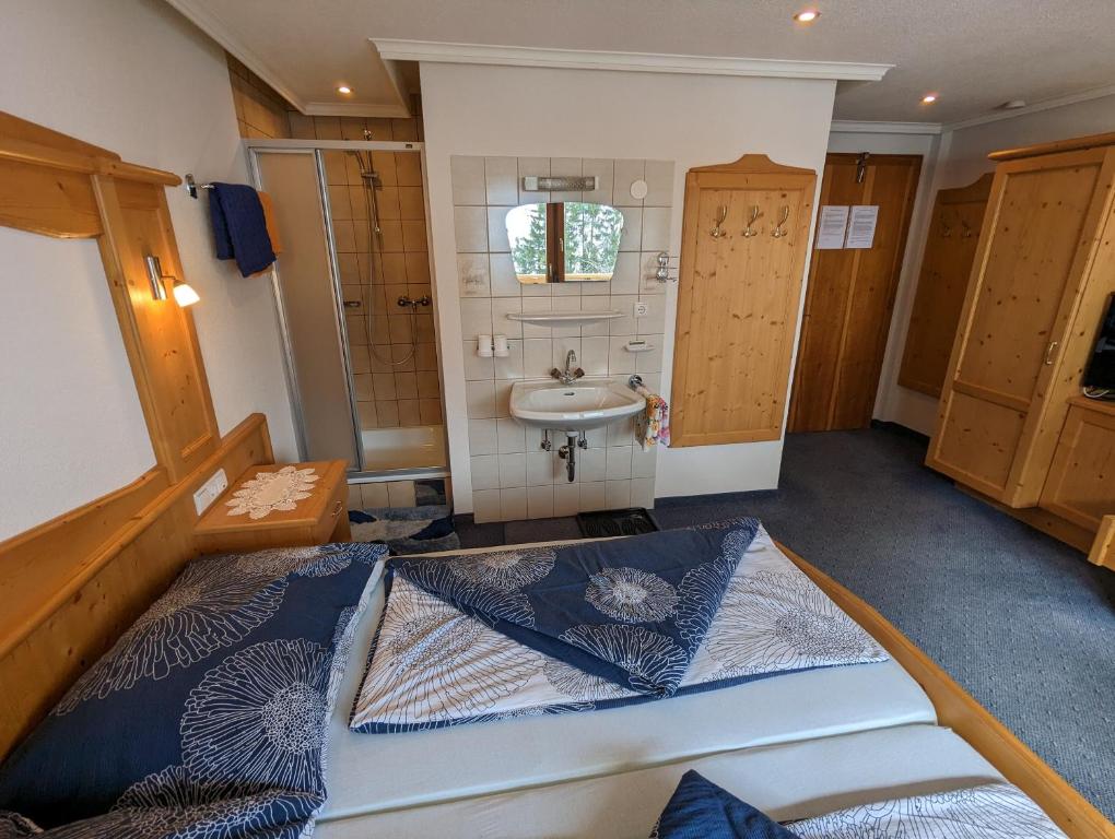 A bathroom at Apartment Fatlar