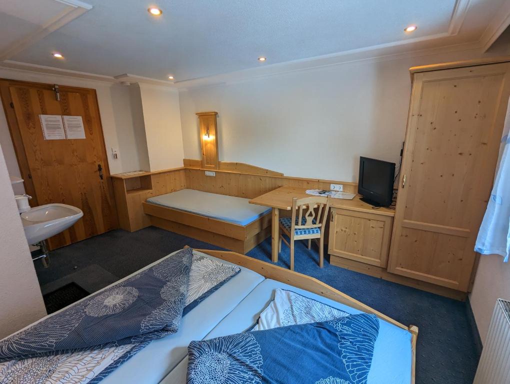 A bed or beds in a room at Apartment Fatlar