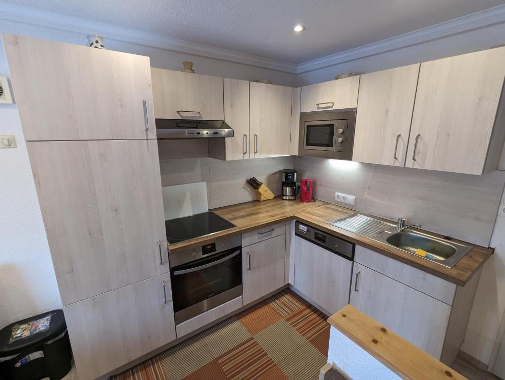 A kitchen or kitchenette at Apartment Fatlar
