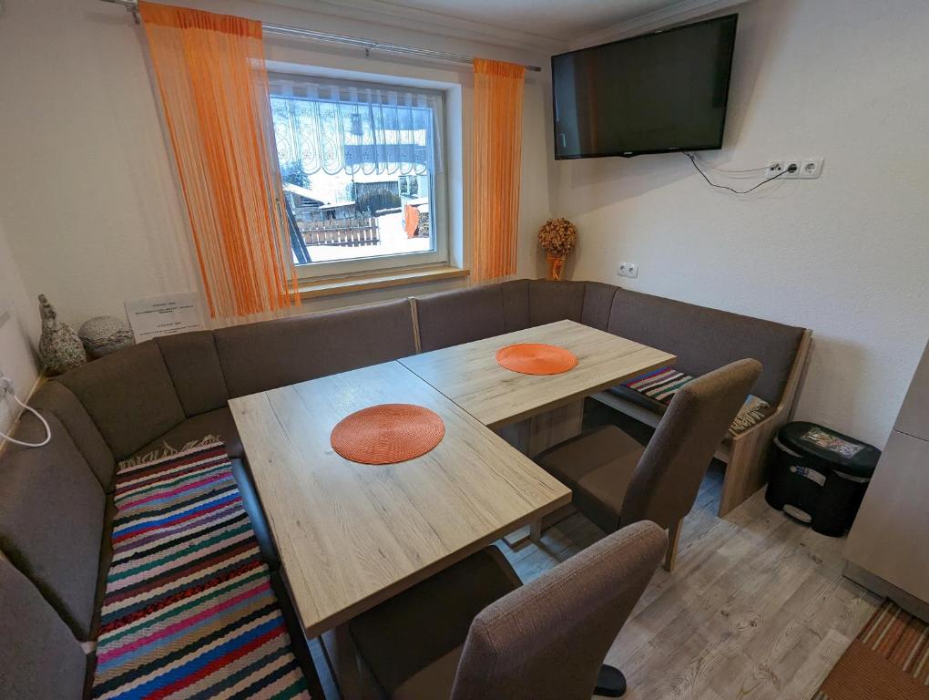 A television and/or entertainment centre at Apartment Fatlar