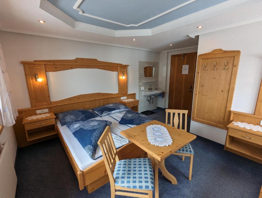 A bed or beds in a room at Apartment Fatlar