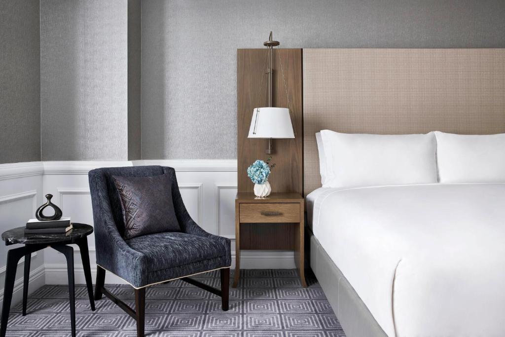 Postel nebo postele na pokoji v ubytování The Ritz-Carlton, Washington, D.C.