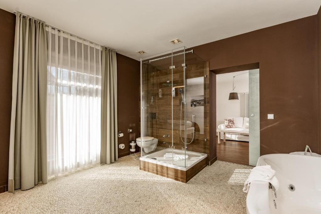 Koupelna v ubytování Hotel Villa Lago Garni