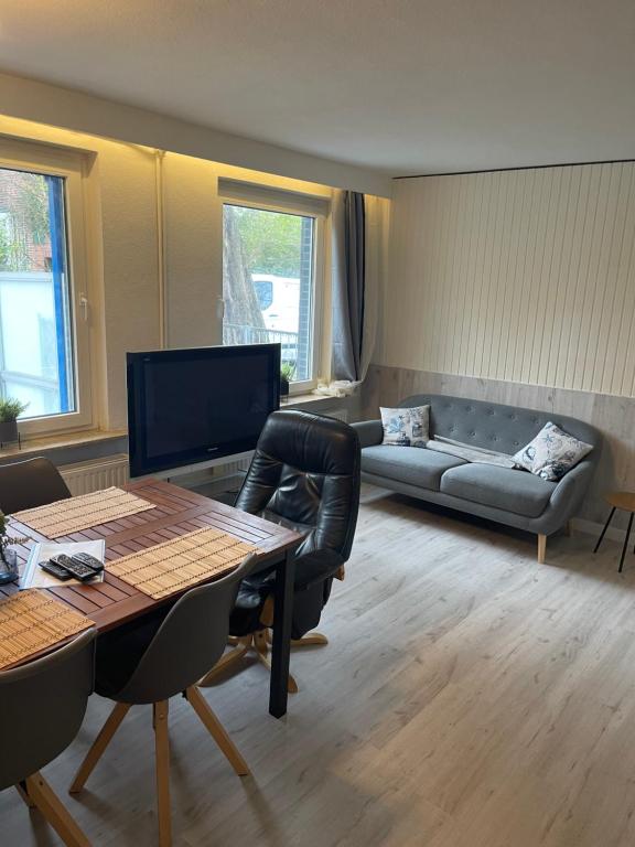 Haus Seefalke - 250 m zum Meer - Apartment With Terrace
