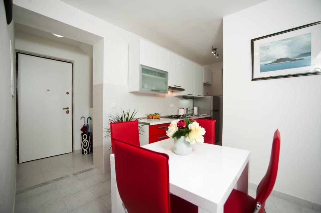 Kuchyňa alebo kuchynka v ubytovaní Apartment Lina Deluxe