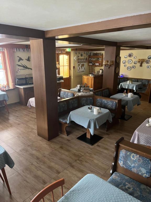 A seating area at Haus Kärnten