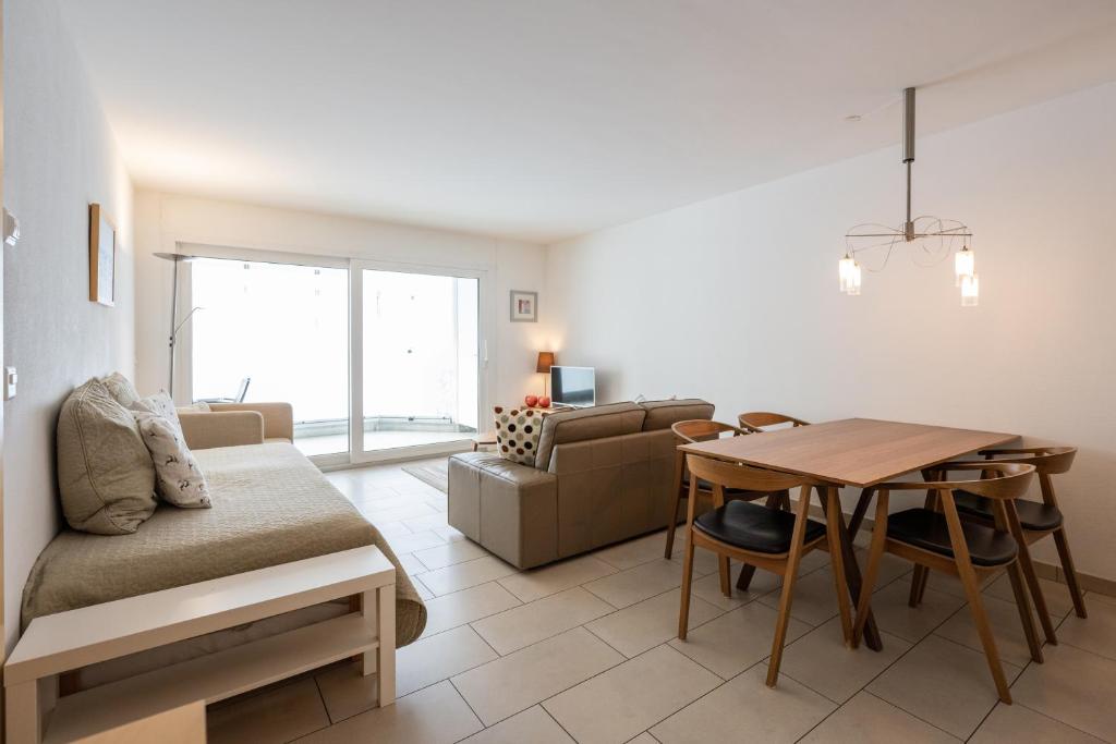 a living room with a table and a couch at CASA BELLINA in Davos