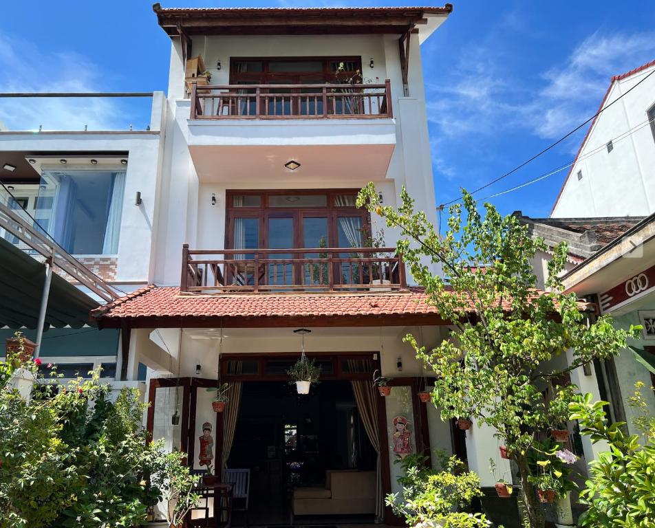 Balkón nebo terasa v ubytování Thuy House Hoi An