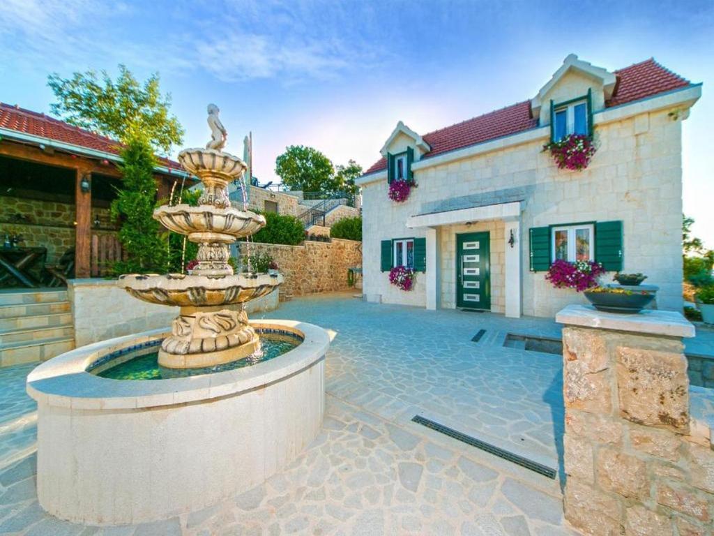 a fountain in the courtyard of a house at Villa Sound of Silence in Poljica Kozička