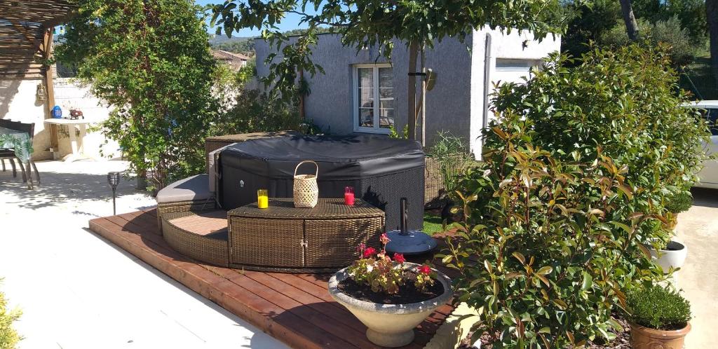 Vonkajšia záhrada v ubytovaní Chez Reinette