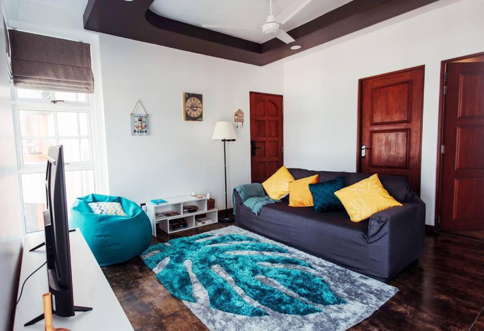 En eller flere senger på et rom på Charming Beachfront 2BR Apartment in Hulhumale’