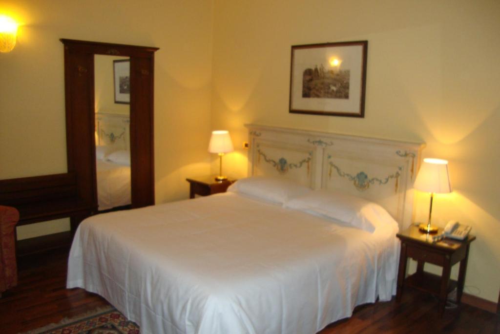 Postel nebo postele na pokoji v ubytování Hotel La Loggia